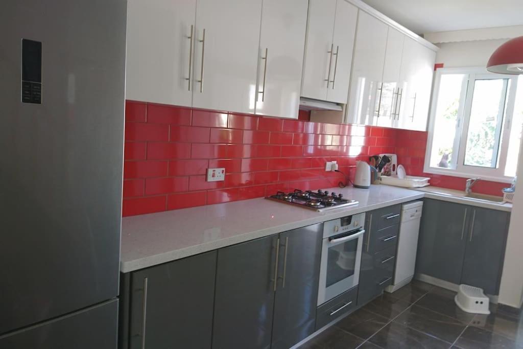 Isabella Court Townhouse Near Venus Beach And Lidl パ フォス エクステリア 写真