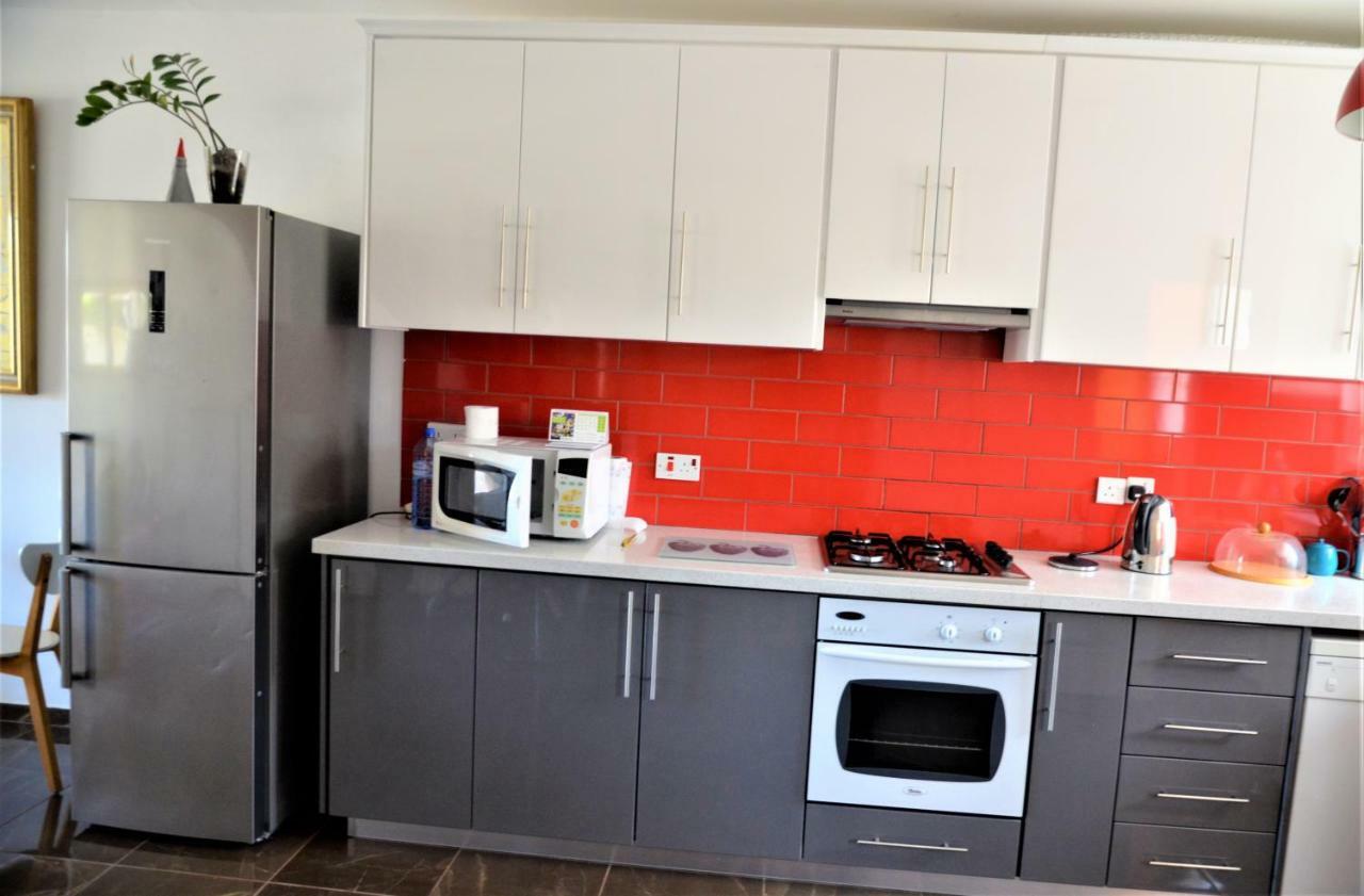 Isabella Court Townhouse Near Venus Beach And Lidl パ フォス エクステリア 写真